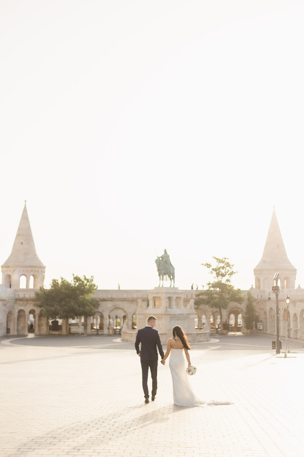 Svadobné fotenie pri východe slnka na hrade Fisherman's Bastion Budapešť
