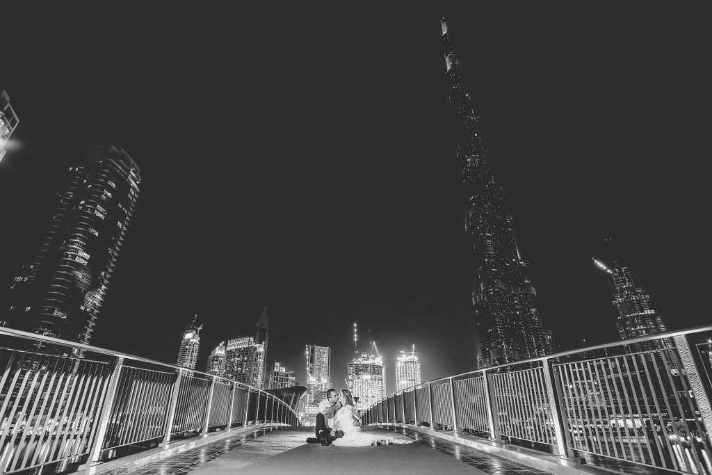 Ženích a nevesta pri Burj Khalifa