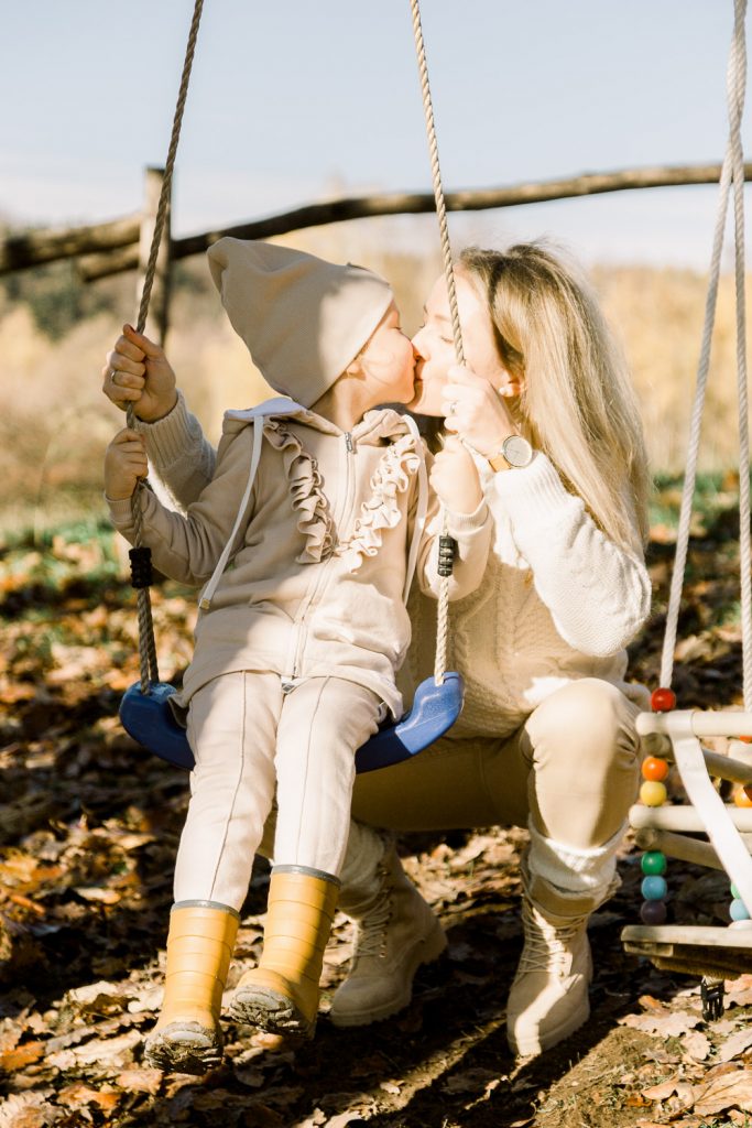 mama dáva pusu dcére minidiamond blog